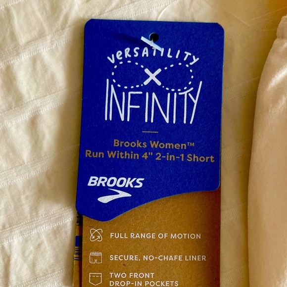 Brooks Women Short 4” 2 in 1 - Picture 1 of 5